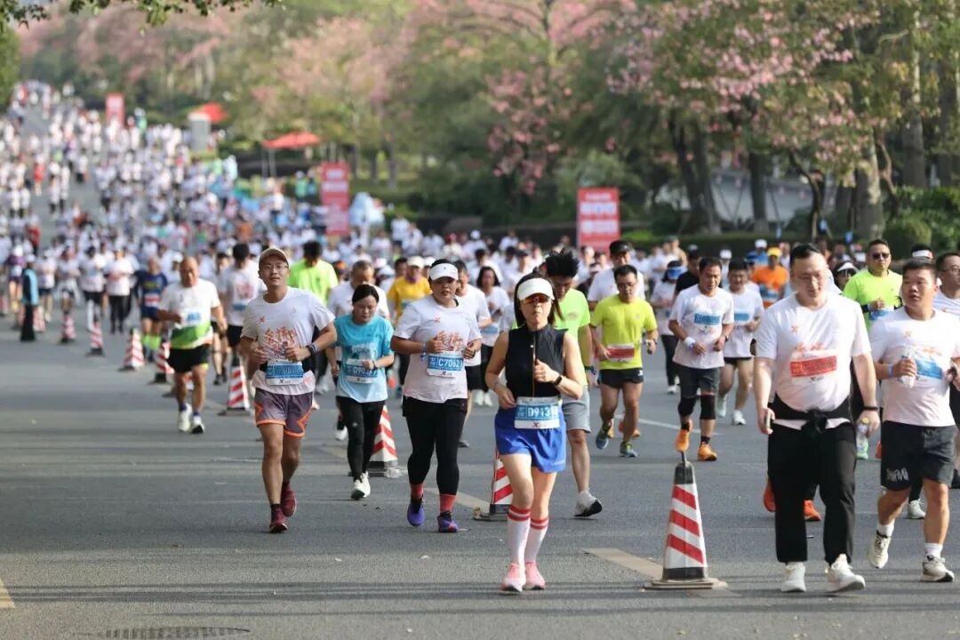 燃情晋江 跑出精彩|强辉×2025晋江马拉松热血开跑(图18)